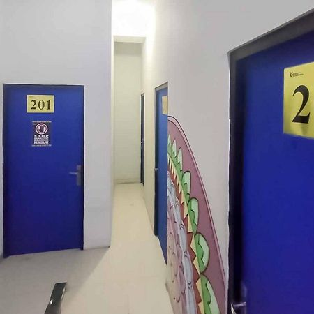 Marson Kampung Bali Residence RedPartner Jakarta Bagian luar foto